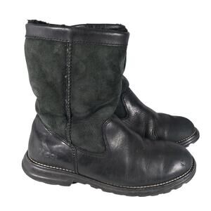 UGG! BLACK GENUINE SHEEPSKIN LEATHER & SHEARLING LINED SLIP-ON BOOTS! SZ 8M